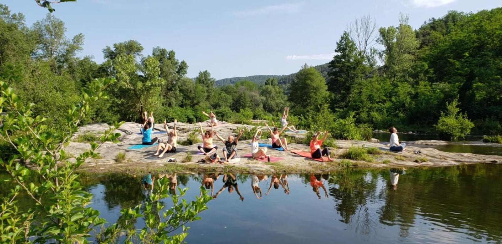 Camping La Chataigneraie Gravieres Exterior photo